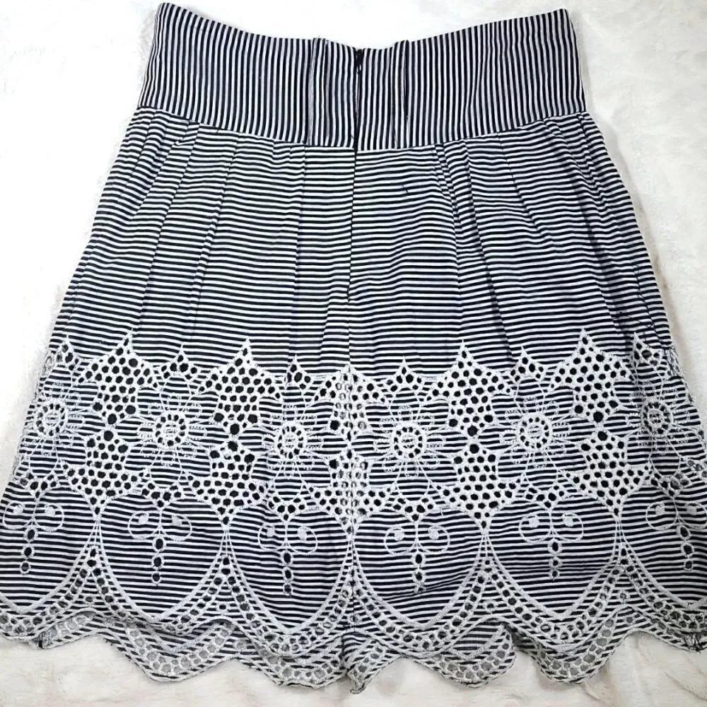 Kookai Black and White Skirt size 4